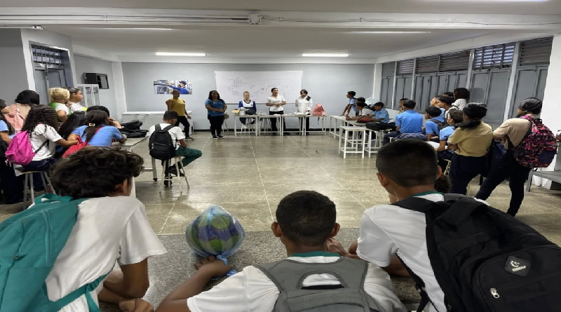 Jornada integral atiende a estudiantes del estado La Guaira