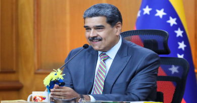 Jefe de Estado llama a los artistas a una nueva revolución cultural