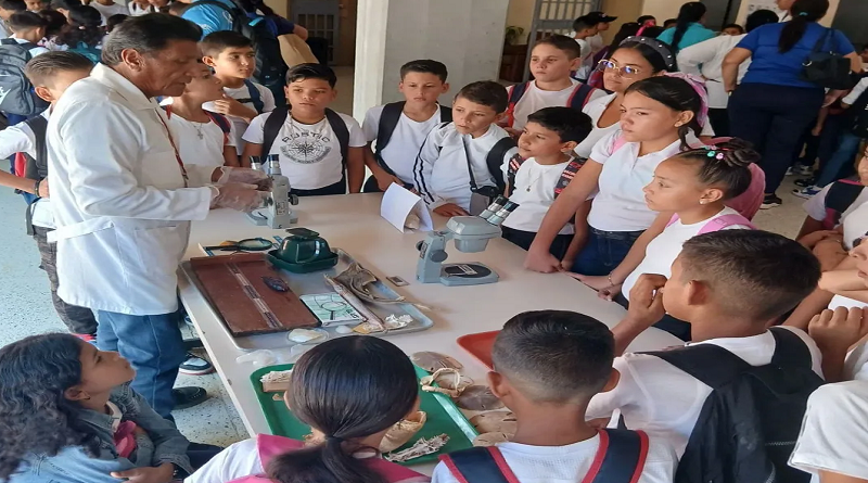 Estudiantes participan en la Ruta Científica "Ciencia Divertida" en Margarita
