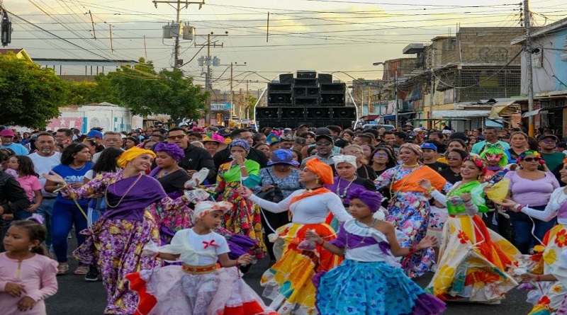 Más de 30 mil personas dieron el grito de Carnaval en Barcelona
