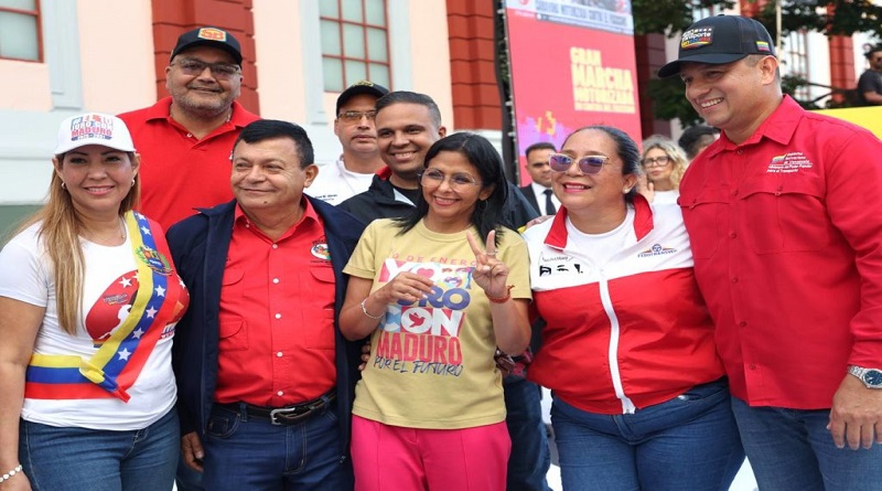vicepresidenta-rodriguez-felicita-transportistas-respaldo-presidente-maduro