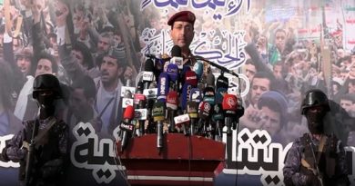 Yemeníes atacan portaviones y otros buques de guerra de EE.UU.