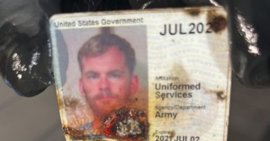 Documento de identidad perteneciente al militar estadounidense Matthew Livelsberger, autor de la explosión del Tesla en EE.UU. (Foto Las Vegas Police Department / AP)