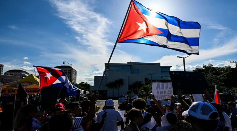 Cuba advierte que EE.UU. la retira de lista terrorista pero el bloqueo permanece