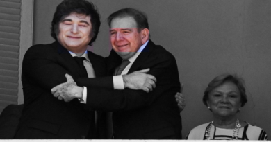 Prófugo Urrutia repite parodia de Guaidó ahora con Milei y otras “joyas”