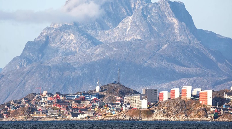 El primer ministro de Groenlandia, Mute Egede, dijo que este territorio ártico debe librarse de los 'grilletes del colonialismo". Groenlandia - Sputnik Mundo /AP Photo / Chris Szagola)