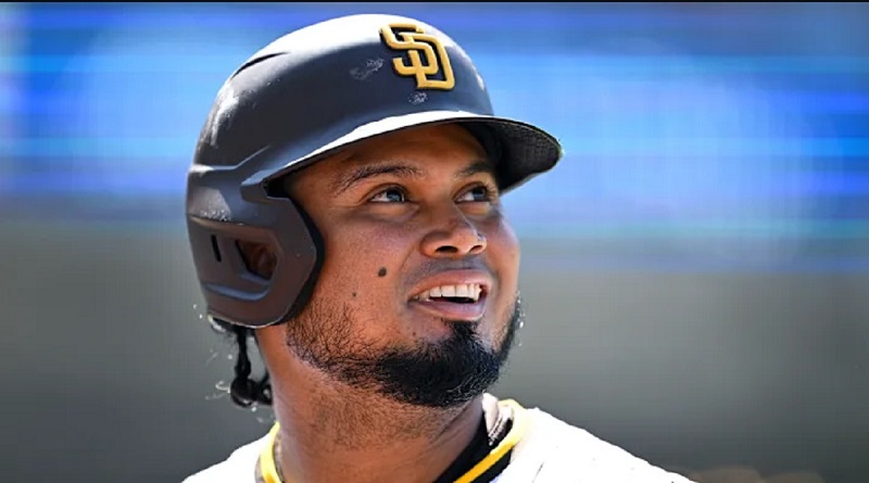 Luis Arráez se queda con los Padres de San Diego
