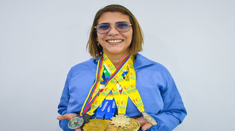 Perfil: Venezolana Jiveth Yánez quiere conquistar el mundo del dominó