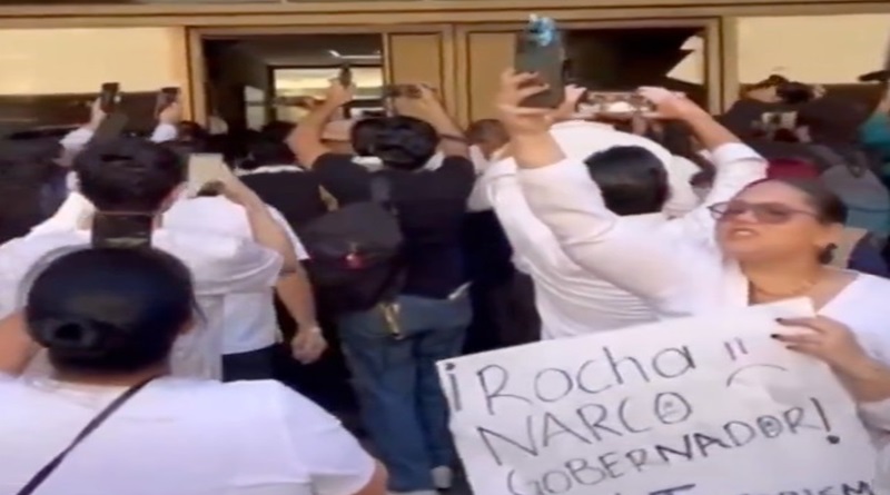 Manifestantes destruyen sede gobierno en Culiacán tras asesinato de 2 niños en México