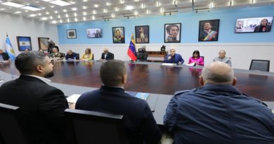 Comisión para Reforma Constitucional debate estrategias para el desarrollo del país