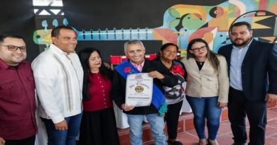 Entregan orden Alí Primera en su única clase a cultores falconianos