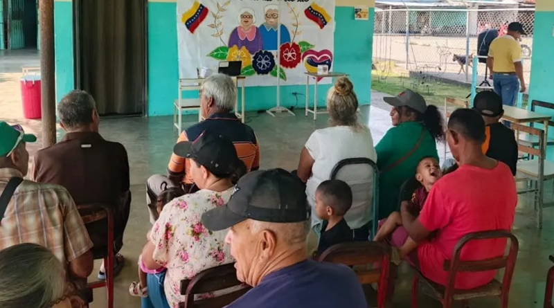 Adultos mayores de Barinas reciben atención médica en varias especializaciones