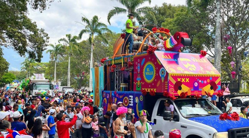 Pueblo de Caracas se prepara para recibir los Carnavales 2025