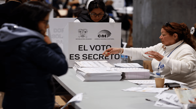 Cierran centros electorales en Ecuador