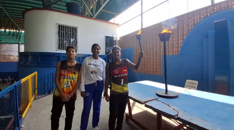 encienden-antorcha-juegos-deportivos-escolares-paz-castillo