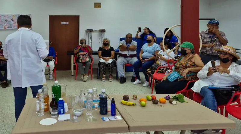 Abuelos y abuelas de los Valles del Tuy reciben taller científico