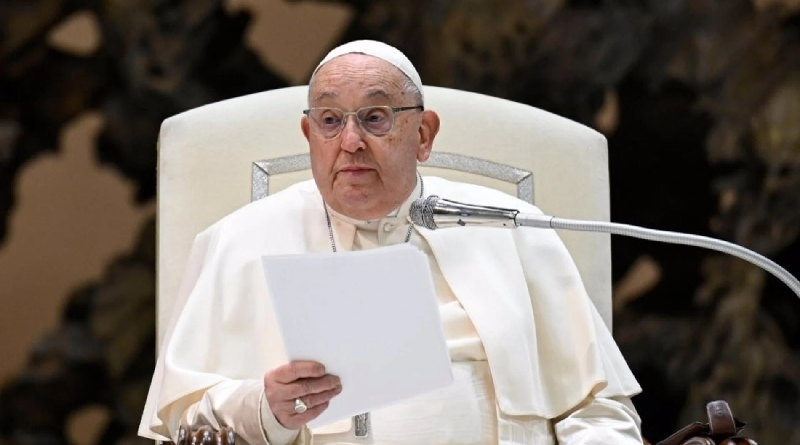 Vaticano reporta leve mejoría del papa Francisco