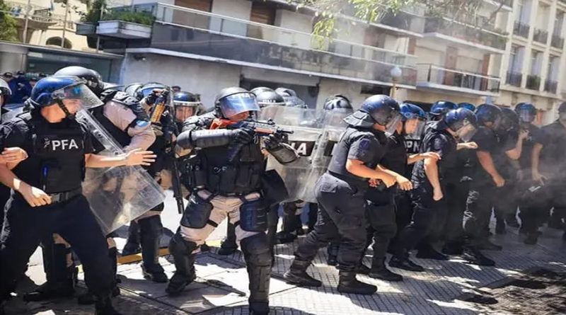 Reprimen protesta en Argentina por crítica situación de obra social de jubilados