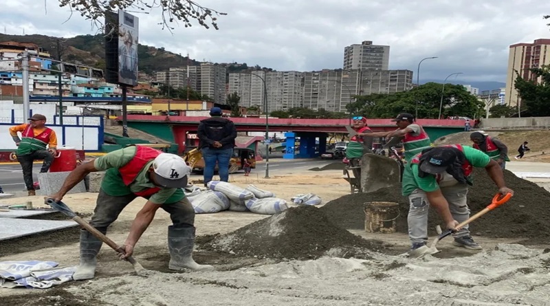 Avanza construcción de Plaza Bolívar en parroquia Coche