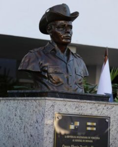 Escultura de Omar Torrijos reposará como símbolo en la gloriosa Alma Mater de la FANB