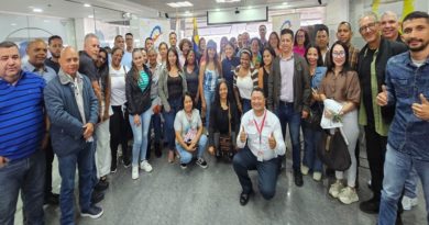 Emprendedores conocen modelos de negocios en turismo