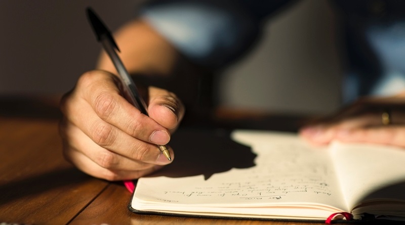 escritores-convocados-participar-bienales-nacionales-literatura2025