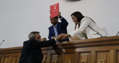 Parlamento rinde homenaje póstumo al diputado Jacobo Torres