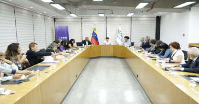 Activan programas de becas y posgrados para científicos y científicas del país