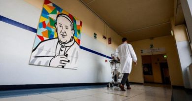 El Papa Francisco continúa la terapia prescrita por los médicos en el Hospital Gemelli. (ANSA)