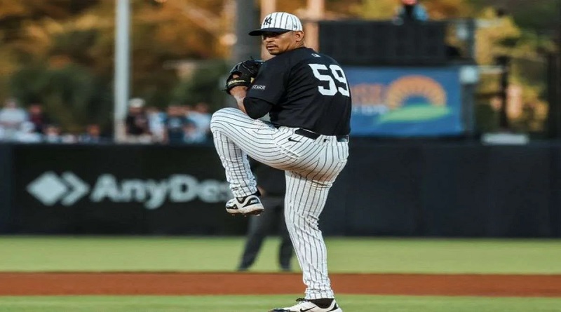 Carlos Carrasco hizo el roster del día inaugural de los Yankees