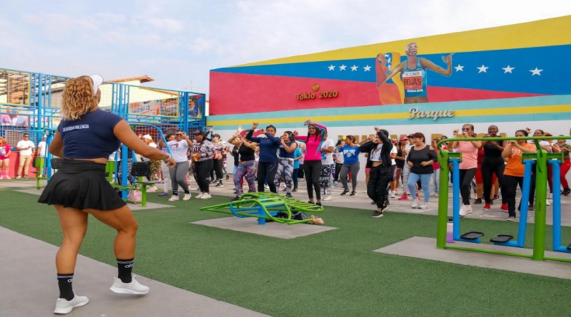 Realizan bailoterapia para celebrar el Mes de la Mujer en Mariño