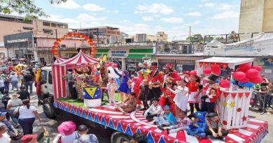 Guárico se viste de creatividad en el tradicional desfile de carrozas y comparsas