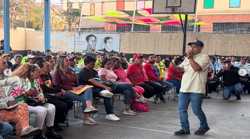Familias de Petare reciben títulos de propiedad de tierras urbana