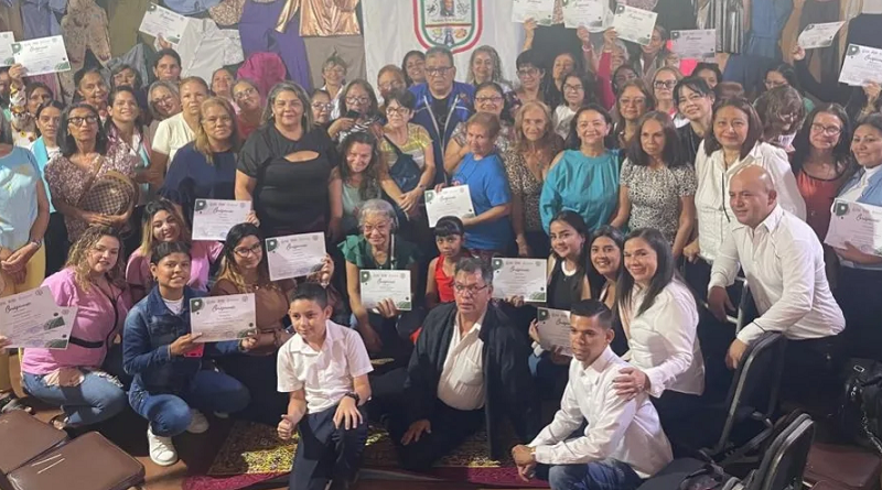 Escuelas de Emprendimiento Cultural certifican a más de 160 personas en Trujillo