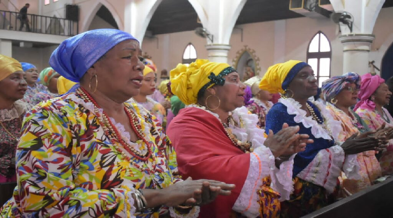 Misa de las Madamas marca tradición de carnaval en El Callao