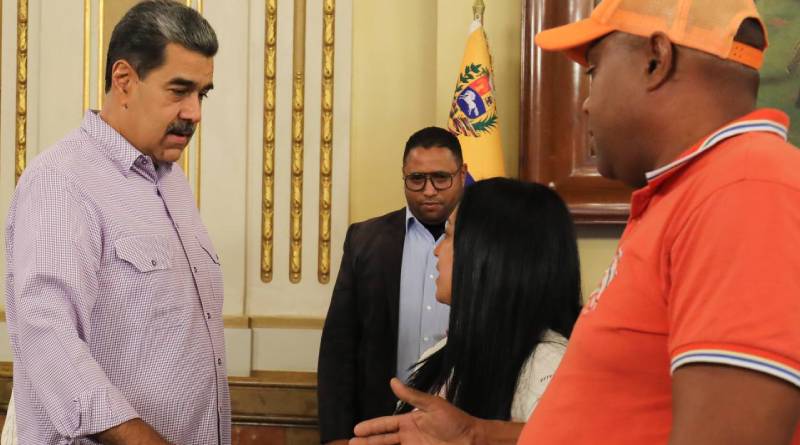 Presidente Maduro recibe y reafirma apoyo a familiares de migrantes secuestrados