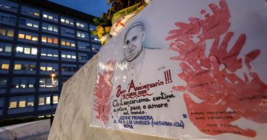 Francisco presenta mejoría en el 12 aniversario de su papado