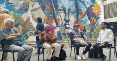 Restauran mural de Bellas Artes en homenaje al legado del Comándate Chávez