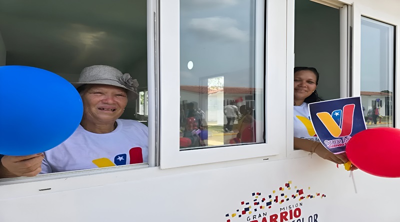 Gobierno Bolivariano entrega viviendas a familias barloventeñas en Miranda