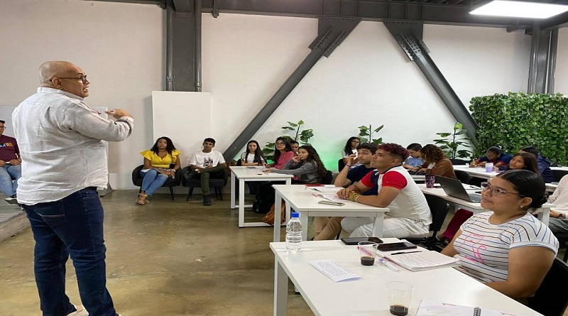 Jóvenes de La Guaira adquieren herramientas para el liderazgo con visión de futuro