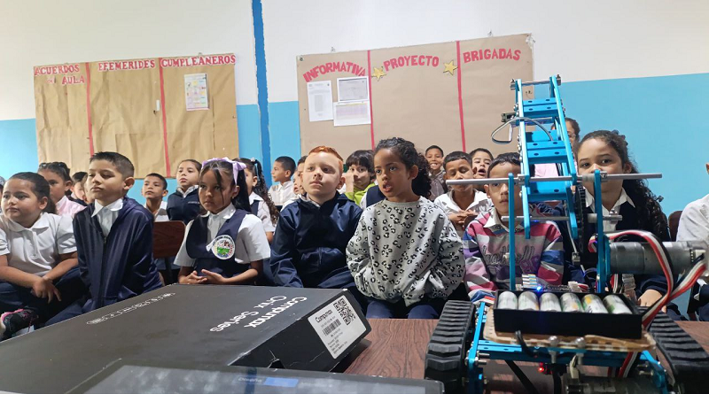Semilleros Científicos de Táchira reciben conocimientos tecnológicos sobre robótica