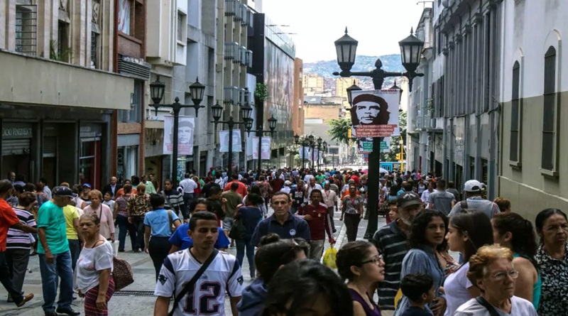 Caraqueños califican sanción de EE.UU. a Chevron como acto criminal para dañar a Venezuela