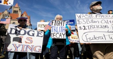 Comunidad de votantes de Trump frustrados y rabiosos por despidos