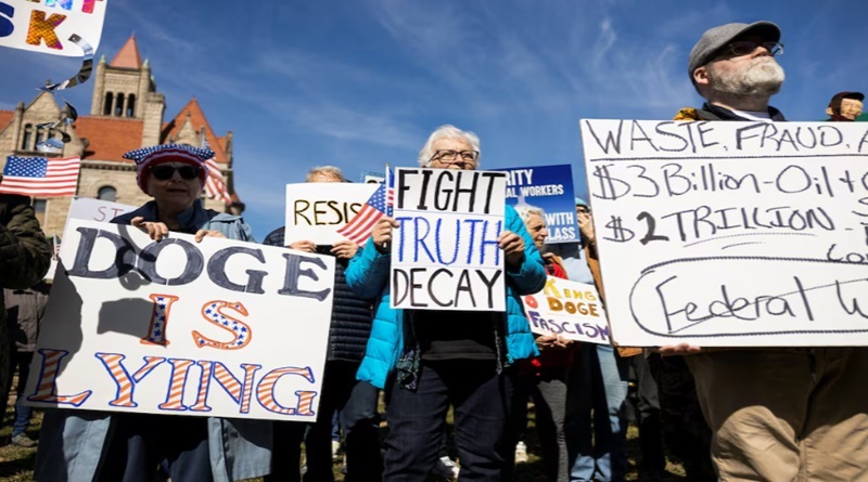 Comunidad de votantes de Trump frustrados y rabiosos por despidos