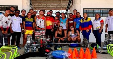 Equipo nacional de voleibol de playa recibe material deportivo