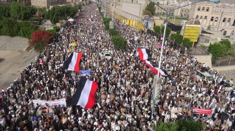 Millones de yemeníes inundan las calles en diferentes ciudades del país para manifestar su resistencia y firmeza ante EE.UU., así como su respaldo a Gaza.