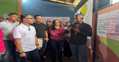 Ministro Ñáñez destaca papel de comunicadores populares contra el colonialismo digital