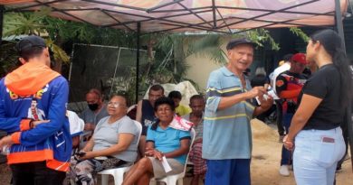 Más de 70 adultos mayores favorecidos con jornada social en Valencia