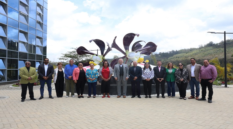 Diplomáticos de Latinoamérica y el Caribe visitaron Universidad Nacional de las Ciencias