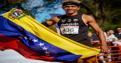 Venezolano Kelvis Padrino revalidó la corona suramericana en 400 metros planos